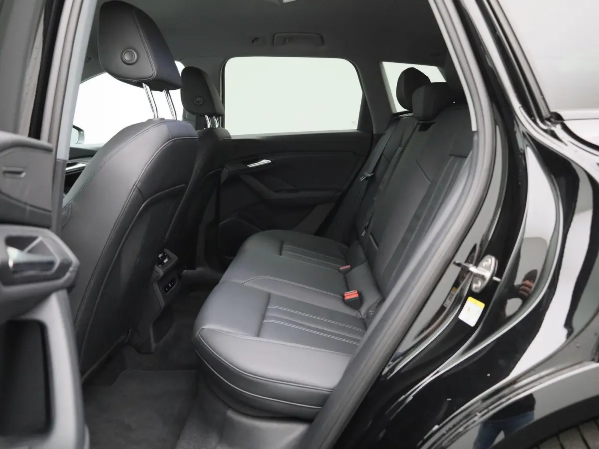 edition 83 kWh | Demo | S-line | Automaat | 360 Camera | Stoelverwarming | Elektrische stoelen | Leder | Lichtmetalen velgen zwart |