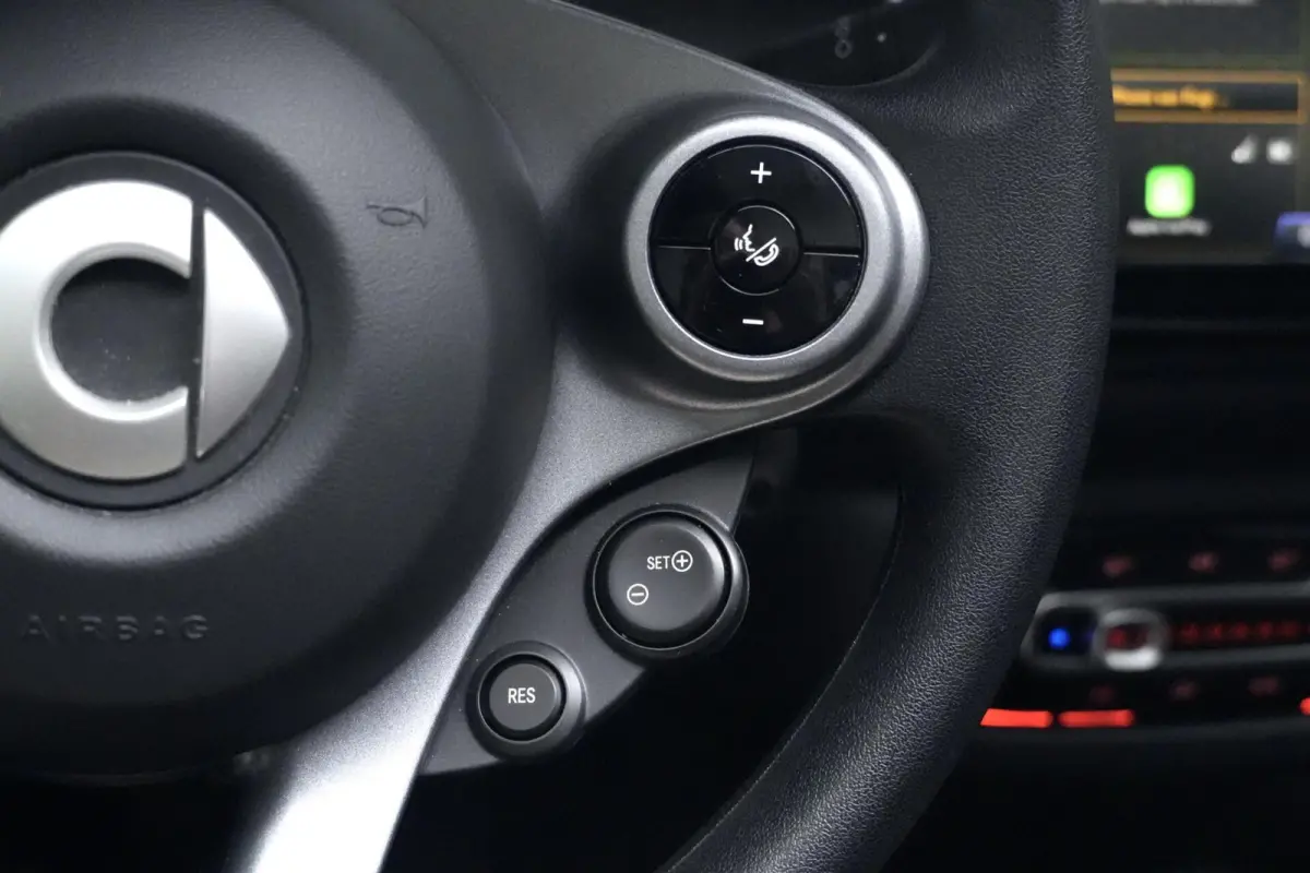 EQ Comfort EQ Comfort | SOH 92,2 % | CarPlay | Cruise | Pdc | Climate | Led | Dealer onderhouden |