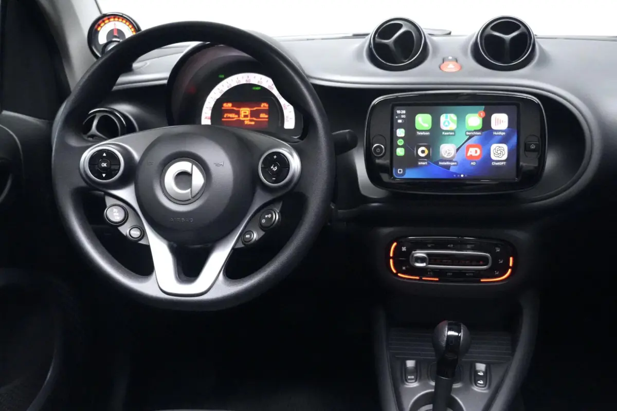 EQ Comfort EQ Comfort | SOH 92,2 % | CarPlay | Cruise | Pdc | Climate | Led | Dealer onderhouden |