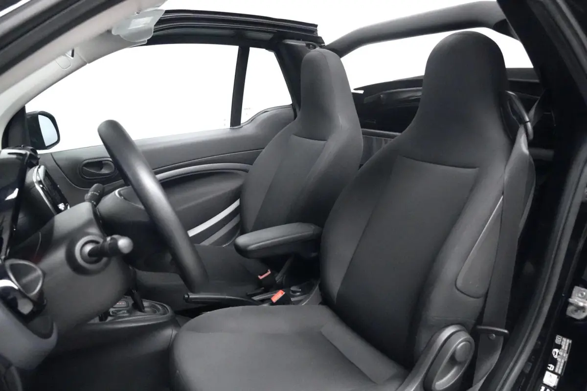 EQ Comfort EQ Comfort | SOH 92,2 % | CarPlay | Cruise | Pdc | Climate | Led | Dealer onderhouden |