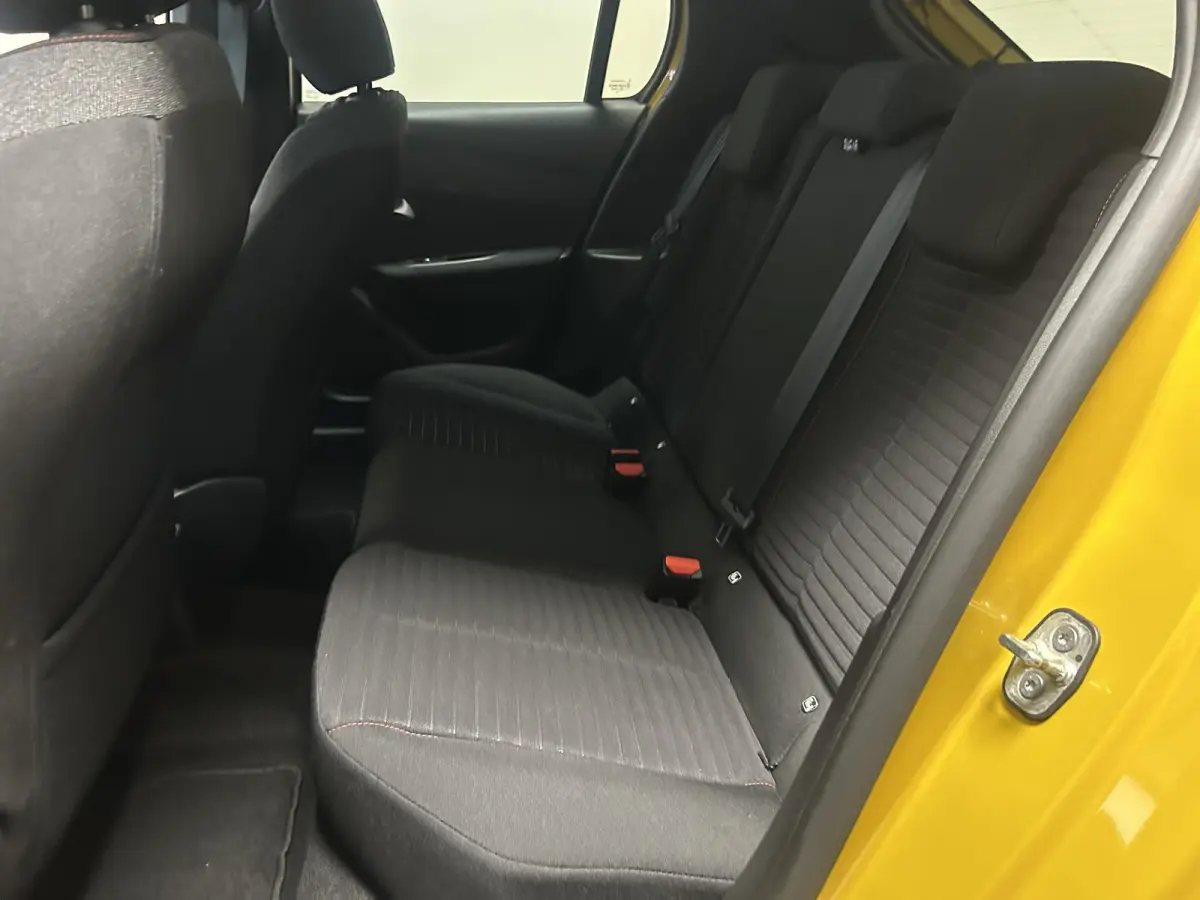 1.2 PureTech Active Pack | Navigatie | Parkeersensoren |  Apple Carplay/Android Auto