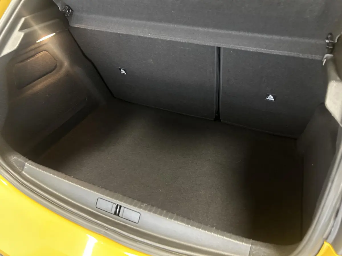 1.2 PureTech Active Pack | Navigatie | Parkeersensoren |  Apple Carplay/Android Auto