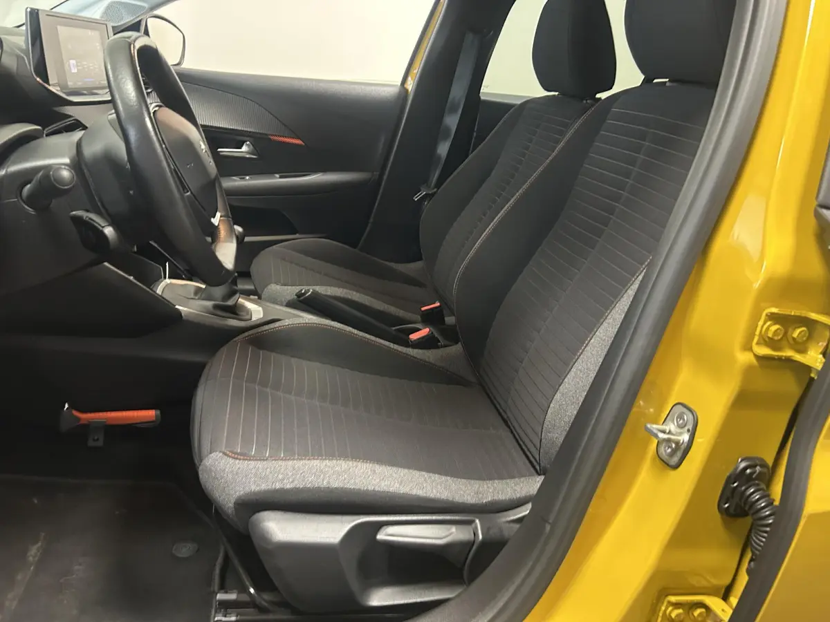 1.2 PureTech Active Pack | Navigatie | Parkeersensoren |  Apple Carplay/Android Auto