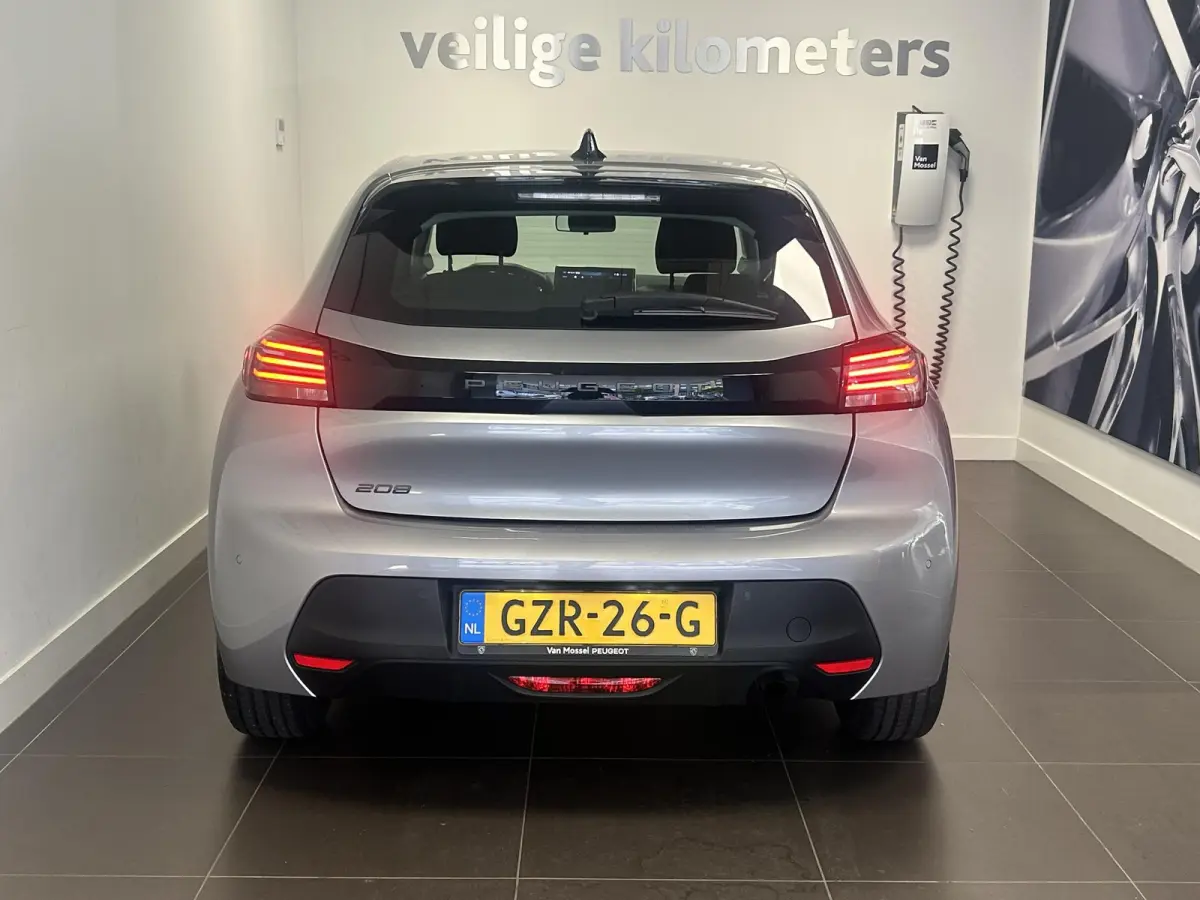 1.2 PureTech 75 Style | Navigatie | Parkeerhulp | Apple Carplay/Android Auto