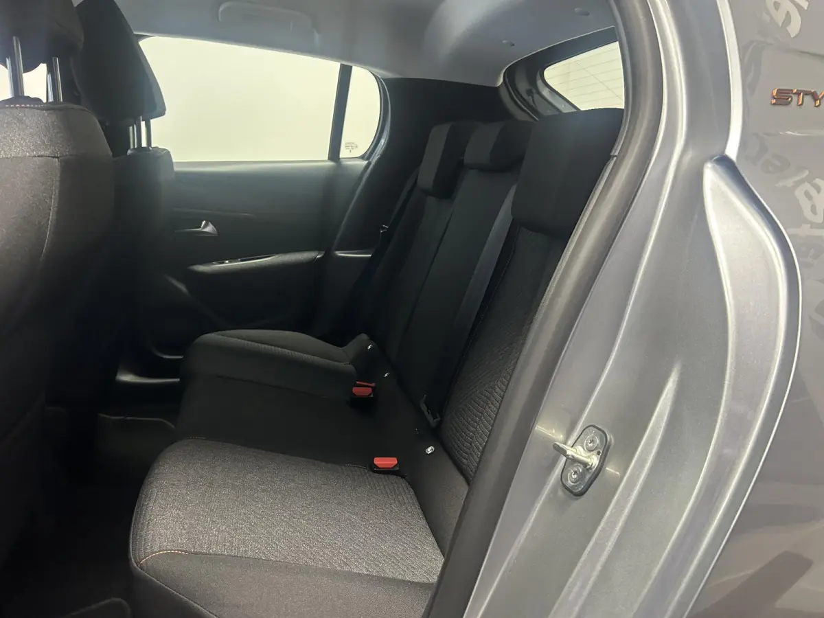 1.2 PureTech 75 Style | Navigatie | Parkeerhulp | Apple Carplay/Android Auto