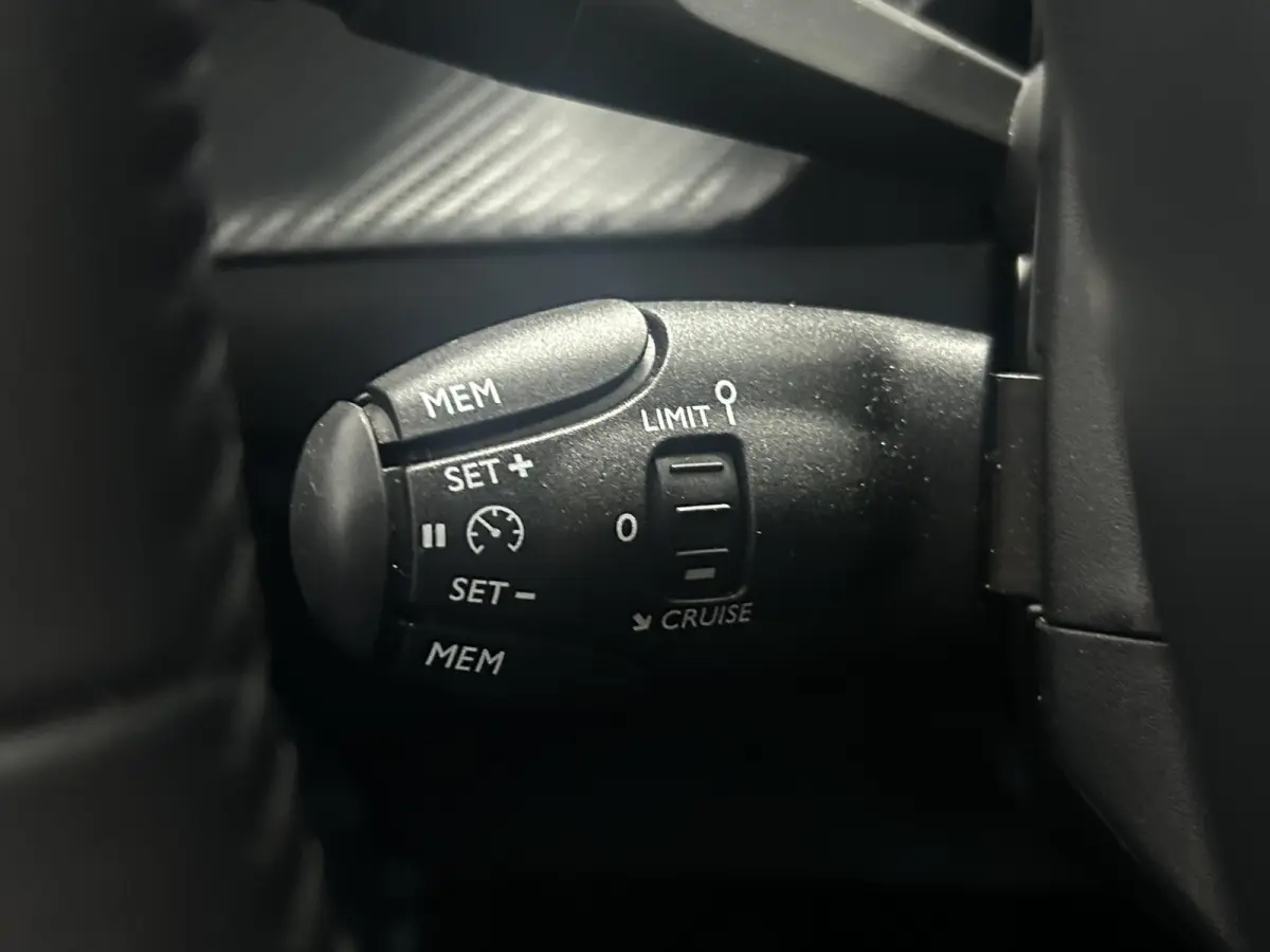 1.2 PureTech 75 Style | Navigatie | Parkeerhulp | Apple Carplay/Android Auto