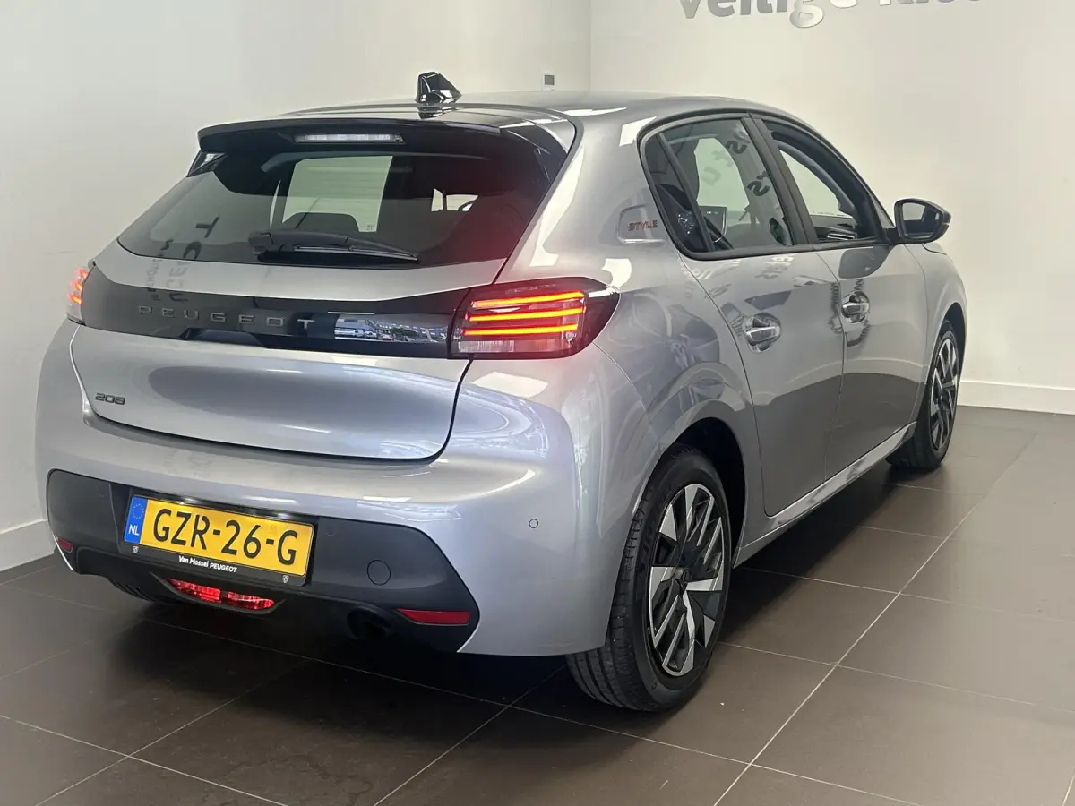 1.2 PureTech 75 Style | Navigatie | Parkeerhulp | Apple Carplay/Android Auto