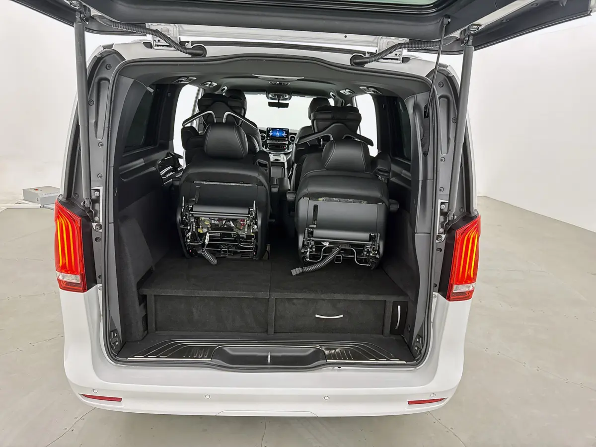 300d 4-MATIC Extra Lang Avantgarde VIP Edition Nappa leder Memory seats Koelkast Luchtvering Peronenvervoer