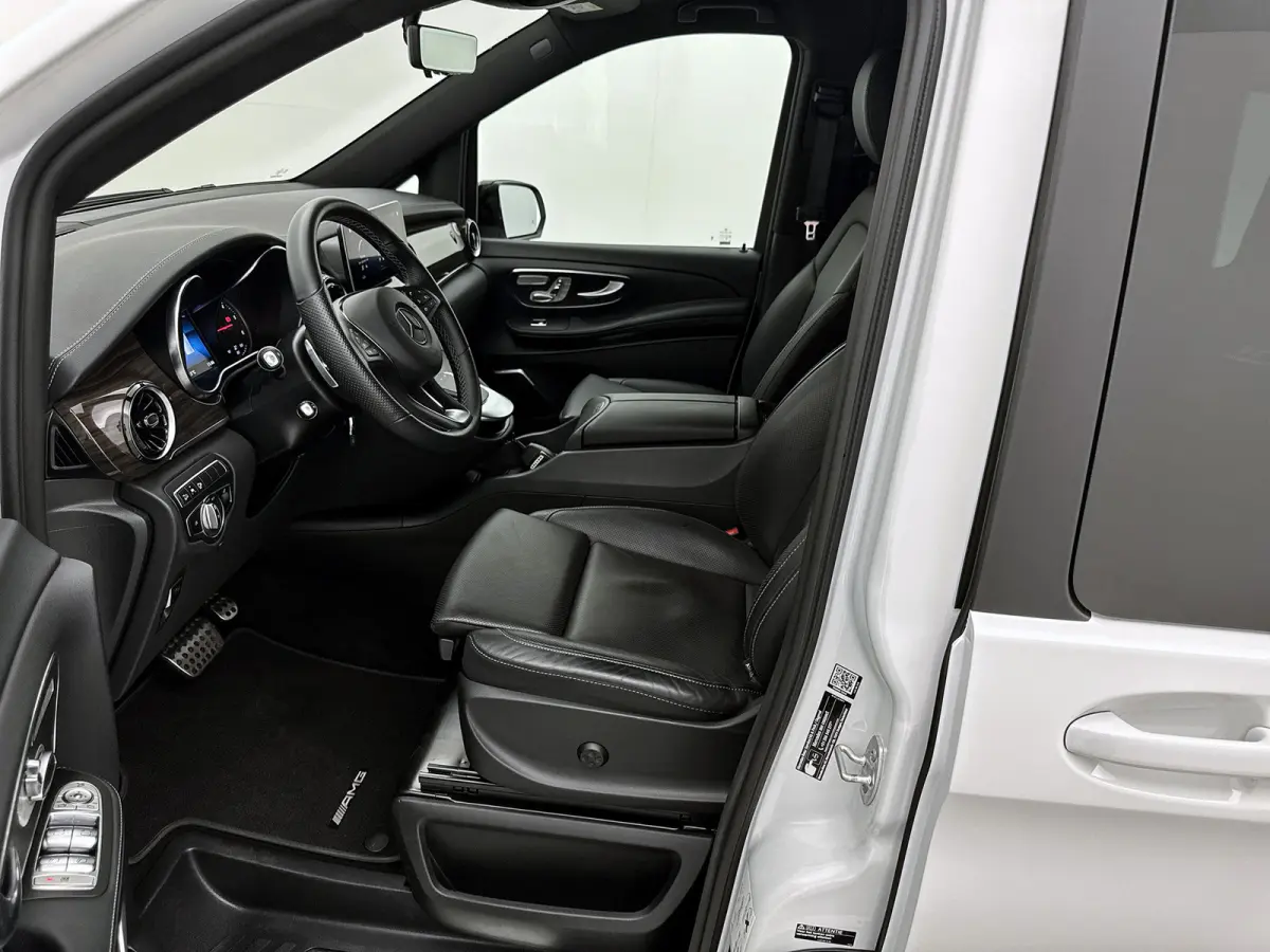 300d 4-MATIC Extra Lang Avantgarde VIP Edition Nappa leder Memory seats Koelkast Luchtvering Peronenvervoer