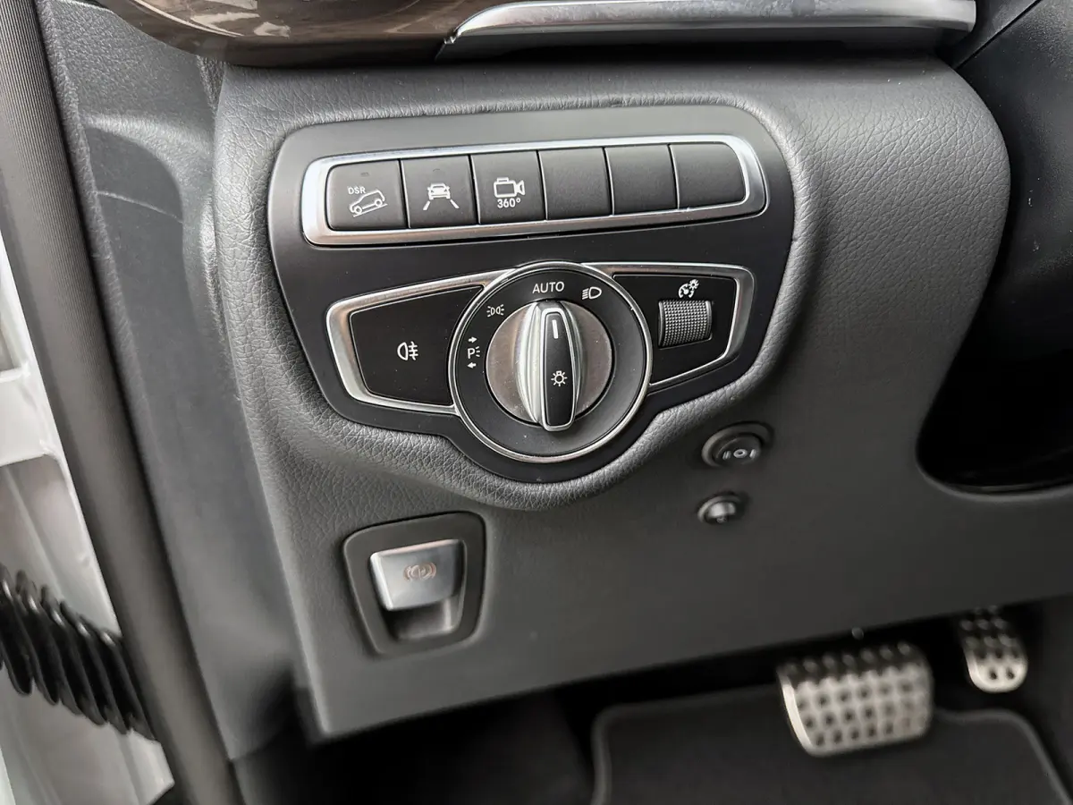 300d 4-MATIC Extra Lang Avantgarde VIP Edition Nappa leder Memory seats Koelkast Luchtvering Peronenvervoer