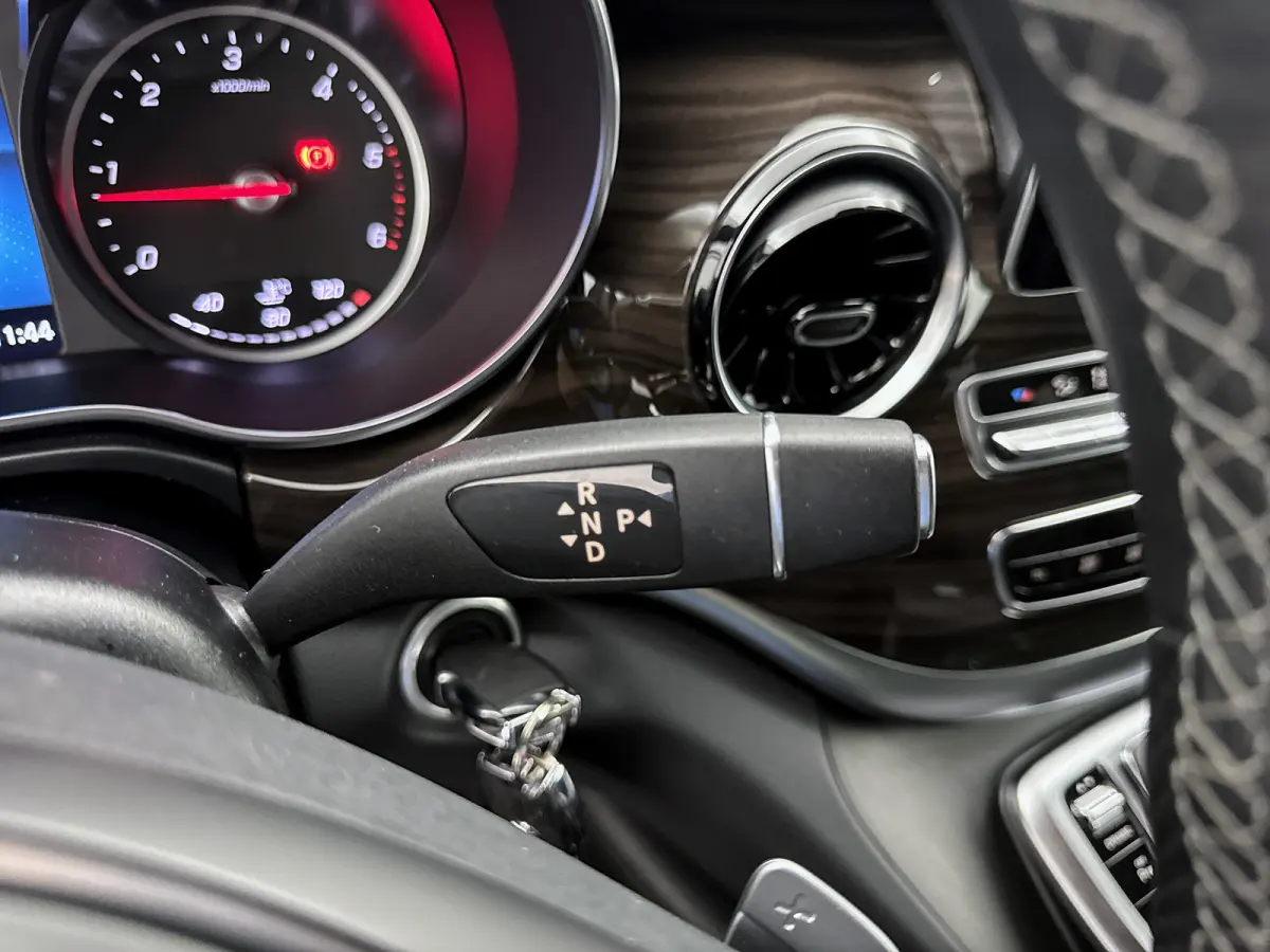 300d 4-MATIC Extra Lang Avantgarde VIP Edition Nappa leder Memory seats Koelkast Luchtvering Peronenvervoer