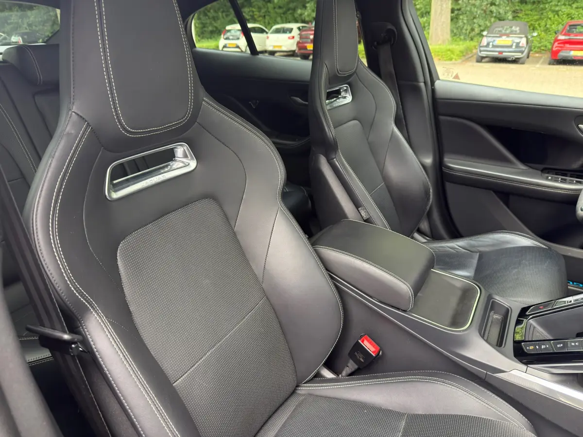EV400 First Edition HSE 90 kWh l 84% SOH l Performance Stoelen l 22" velgen l Pano l Alcantara Stuur l Meridian