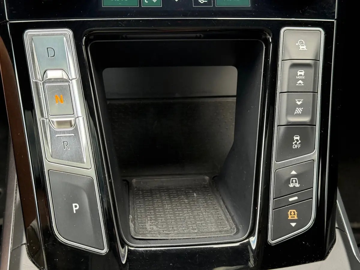 EV400 First Edition HSE 90 kWh l 84% SOH l Performance Stoelen l 22" velgen l Pano l Alcantara Stuur l Meridian