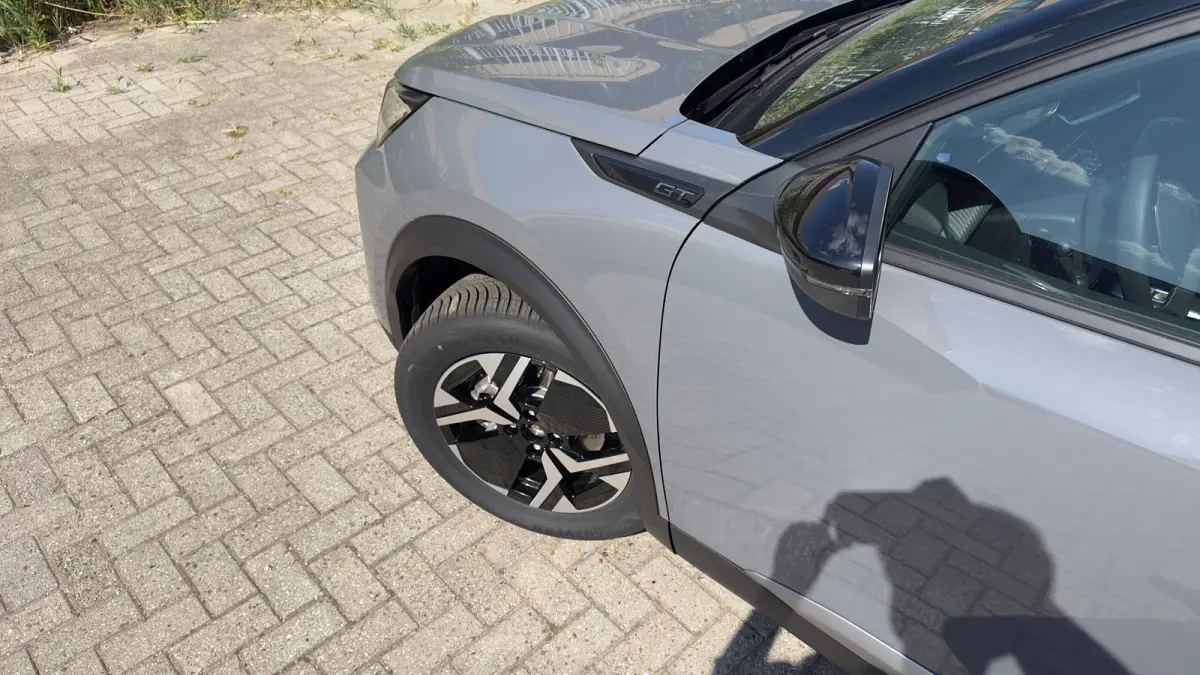 GT | Active Safety Brake met camera en radar (automatisch noodremsysteem) met Distance Alert (waarschuwing dreigende aanrijding) | Advanced Active Safety Brake met camera en radar | Climate 