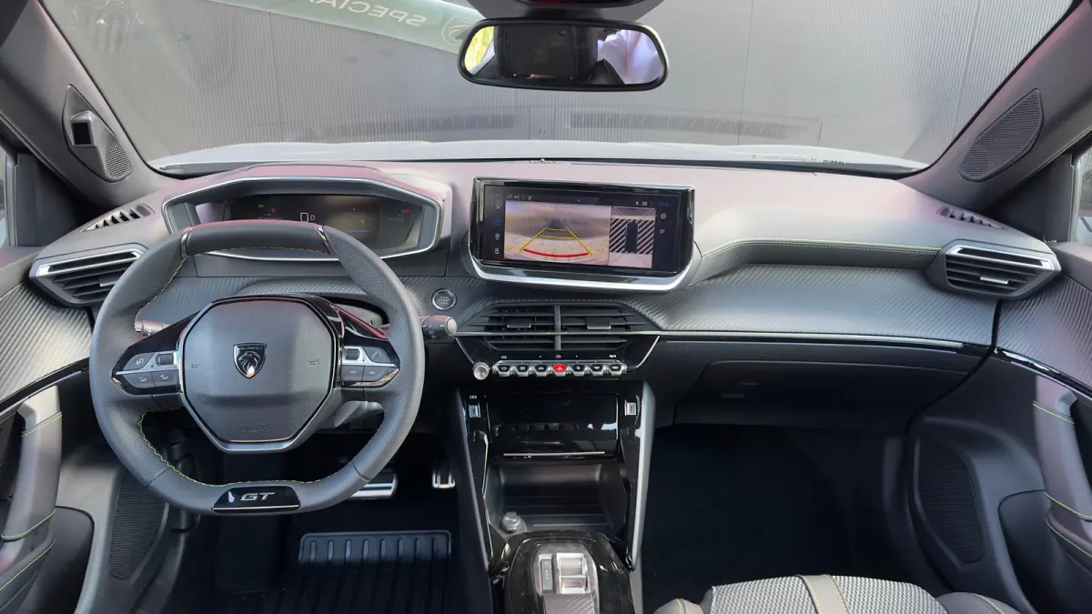 GT | Active Safety Brake met camera en radar (automatisch noodremsysteem) met Distance Alert (waarschuwing dreigende aanrijding) | Advanced Active Safety Brake met camera en radar | Climate 