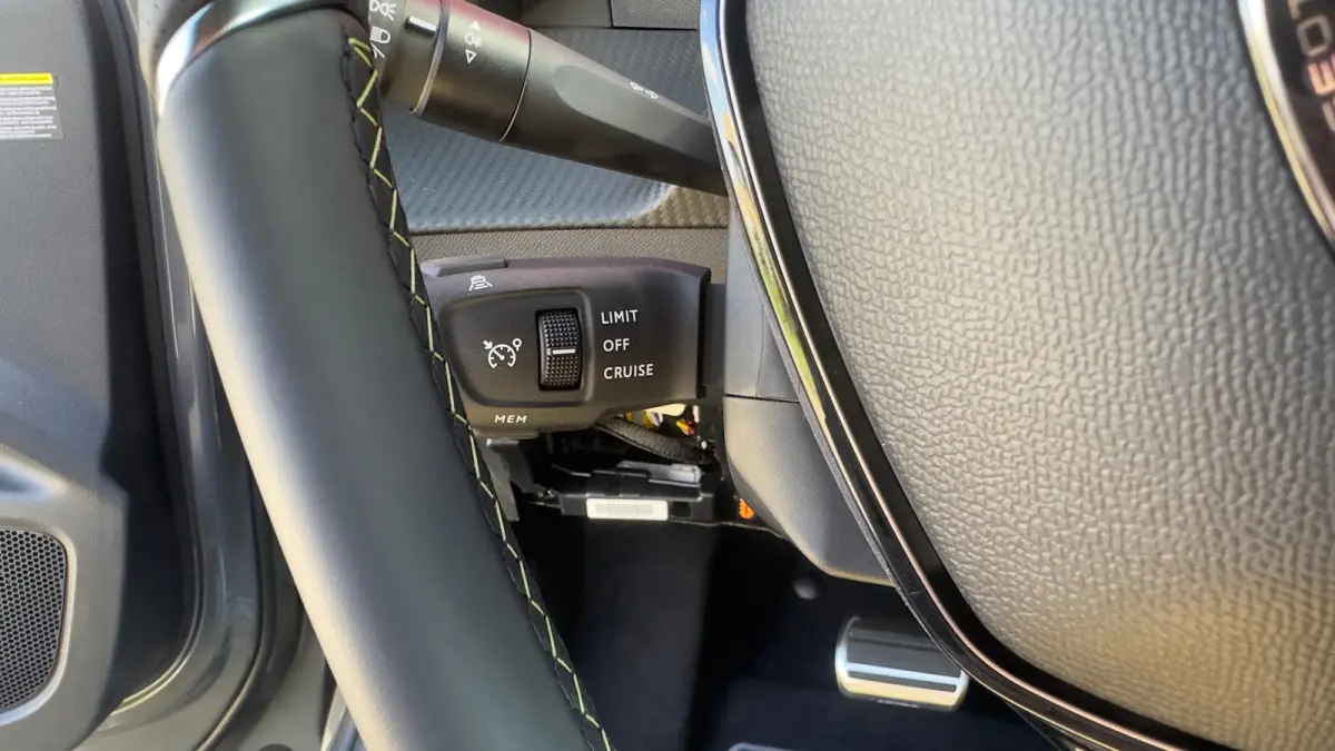 GT | Active Safety Brake met camera en radar (automatisch noodremsysteem) met Distance Alert (waarschuwing dreigende aanrijding) | Advanced Active Safety Brake met camera en radar | Climate 