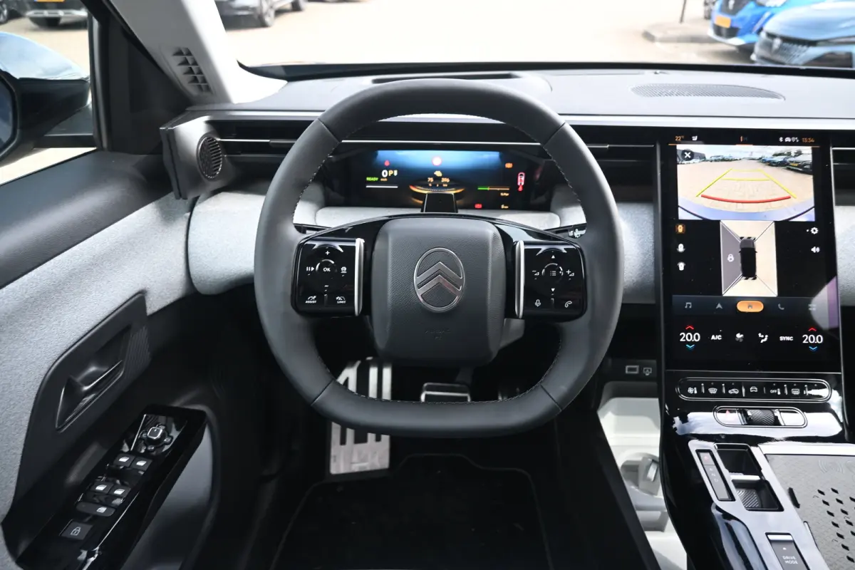 Max tot 8 Jaar Garantie ! | Achterbank in 40-20-40 configuratie neerklapbaar | Achterlichten LED | Adaptive cruisecontrol (Adaptive Cruise Control)