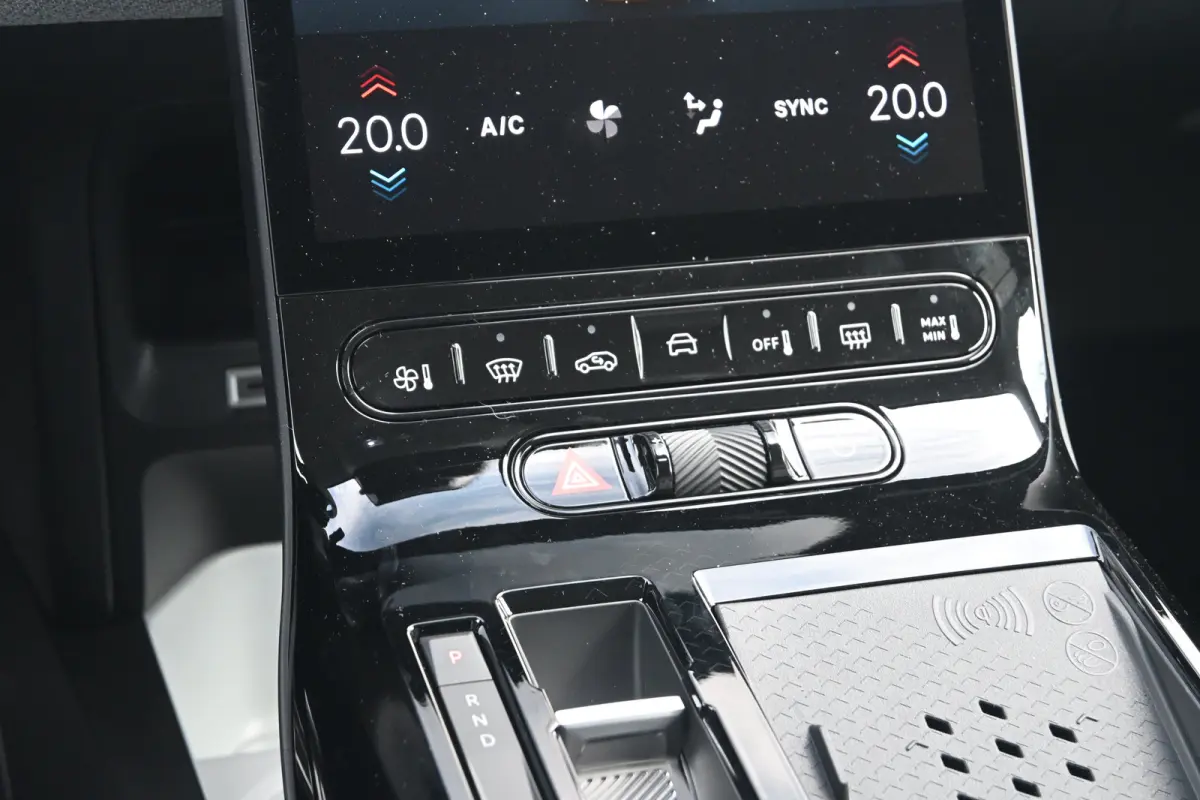 Max tot 8 Jaar Garantie ! | Achterbank in 40-20-40 configuratie neerklapbaar | Achterlichten LED | Adaptive cruisecontrol (Adaptive Cruise Control)