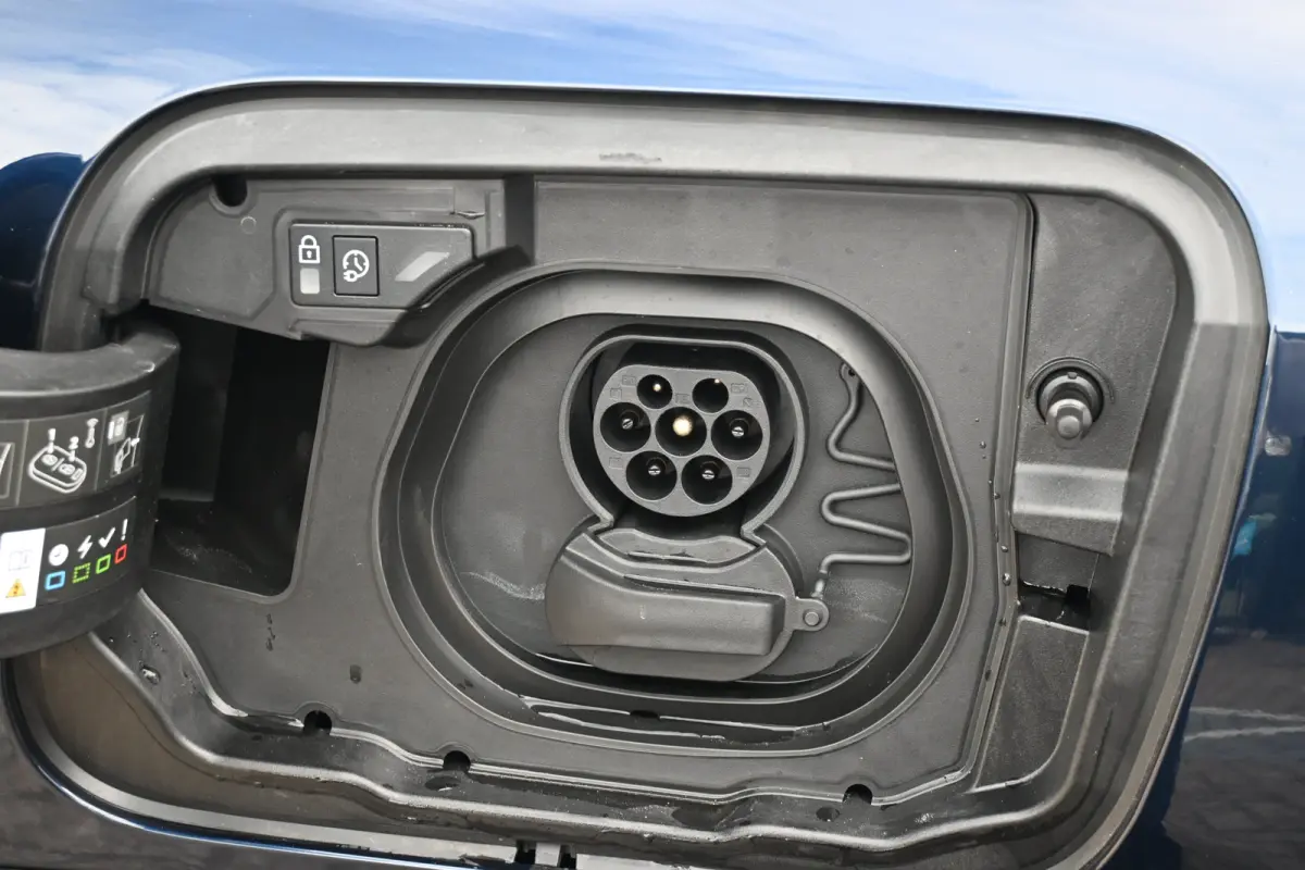 Max tot 8 Jaar Garantie ! | Achterbank in 40-20-40 configuratie neerklapbaar | Achterlichten LED | Adaptive cruisecontrol (Adaptive Cruise Control)