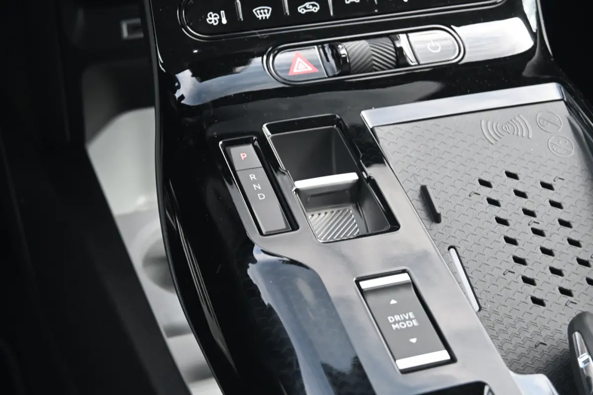 Max tot 8 Jaar Garantie ! | Achterbank in 40-20-40 configuratie neerklapbaar | Achterlichten LED | Adaptive cruisecontrol (Adaptive Cruise Control)