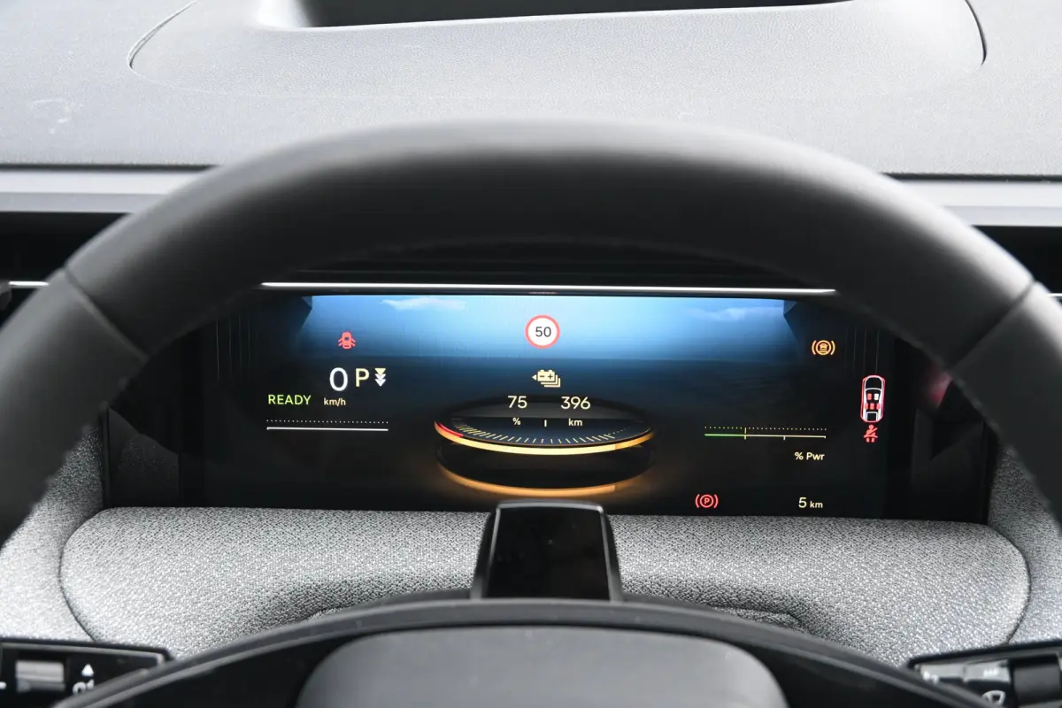 Max tot 8 Jaar Garantie ! | Achterbank in 40-20-40 configuratie neerklapbaar | Achterlichten LED | Adaptive cruisecontrol (Adaptive Cruise Control)