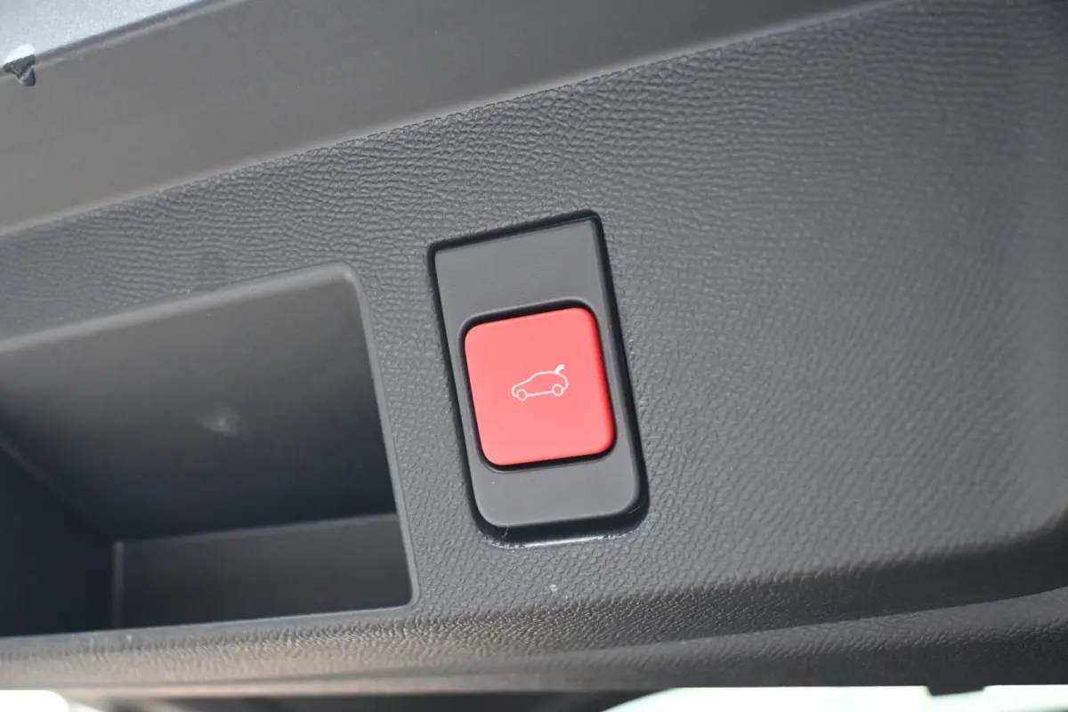 Max tot 8 Jaar Garantie ! | Achterbank in 40-20-40 configuratie neerklapbaar | Achterlichten LED | Adaptive cruisecontrol (Adaptive Cruise Control)