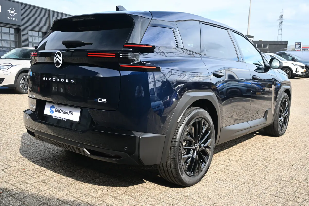 Max tot 8 Jaar Garantie ! | Achterbank in 40-20-40 configuratie neerklapbaar | Achterlichten LED | Adaptive cruisecontrol (Adaptive Cruise Control)