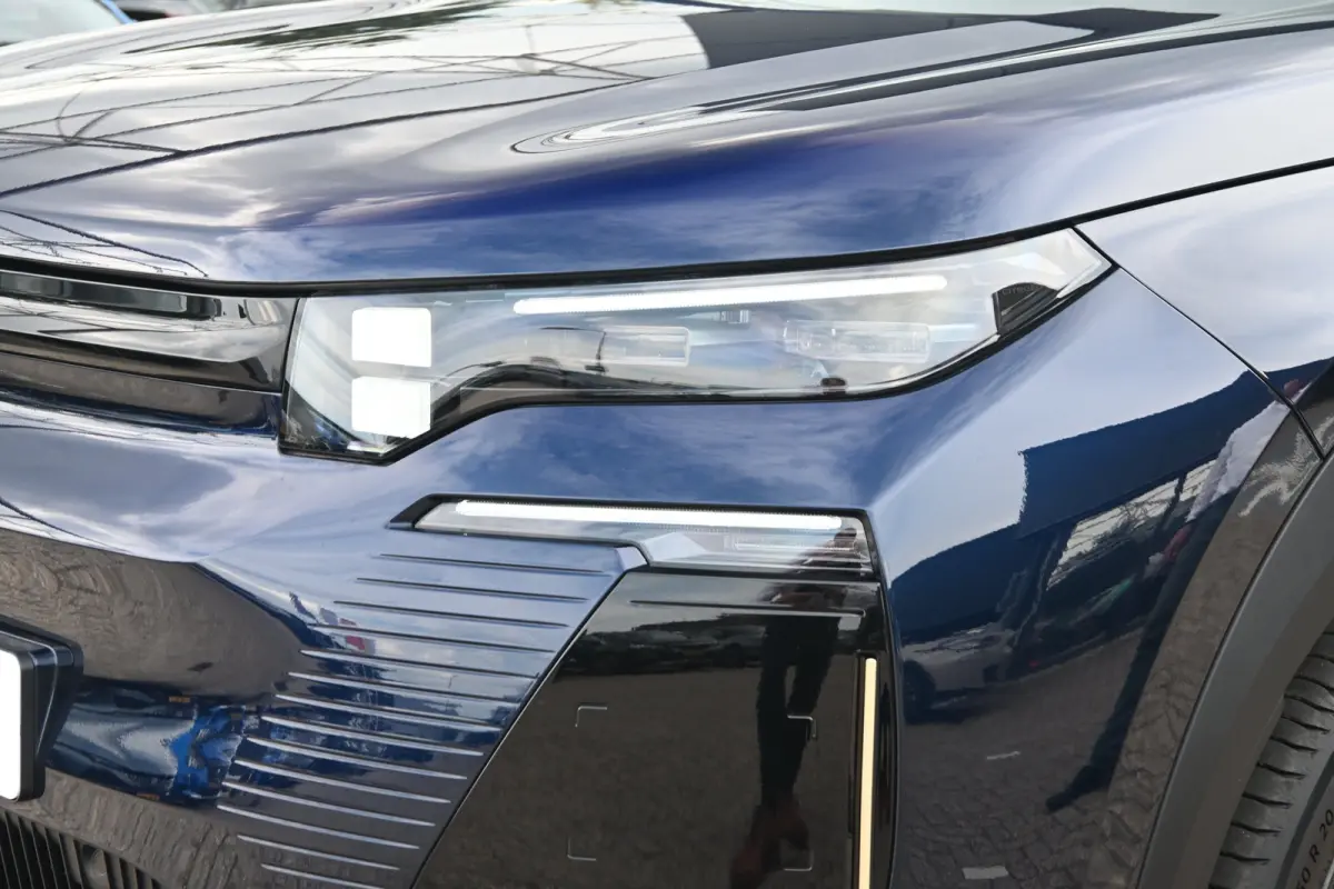 Max tot 8 Jaar Garantie ! | Achterbank in 40-20-40 configuratie neerklapbaar | Achterlichten LED | Adaptive cruisecontrol (Adaptive Cruise Control)