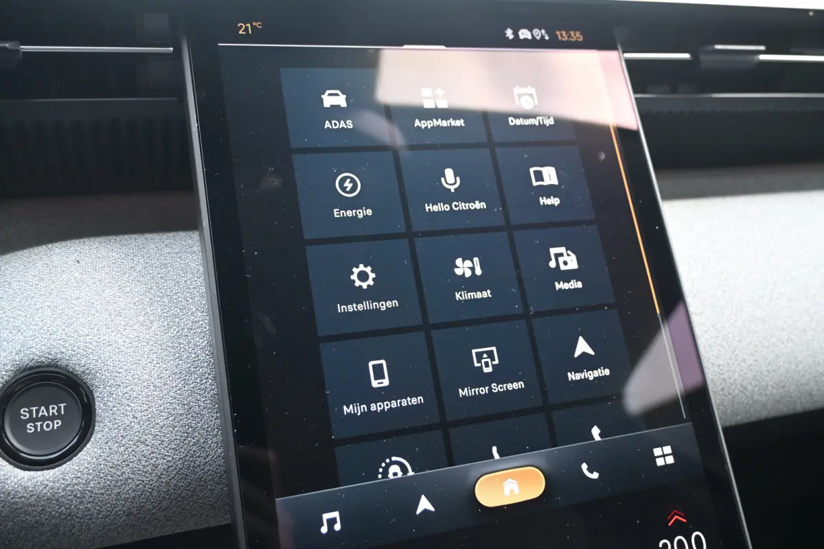 Max tot 8 Jaar Garantie ! | Achterbank in 40-20-40 configuratie neerklapbaar | Achterlichten LED | Adaptive cruisecontrol (Adaptive Cruise Control)
