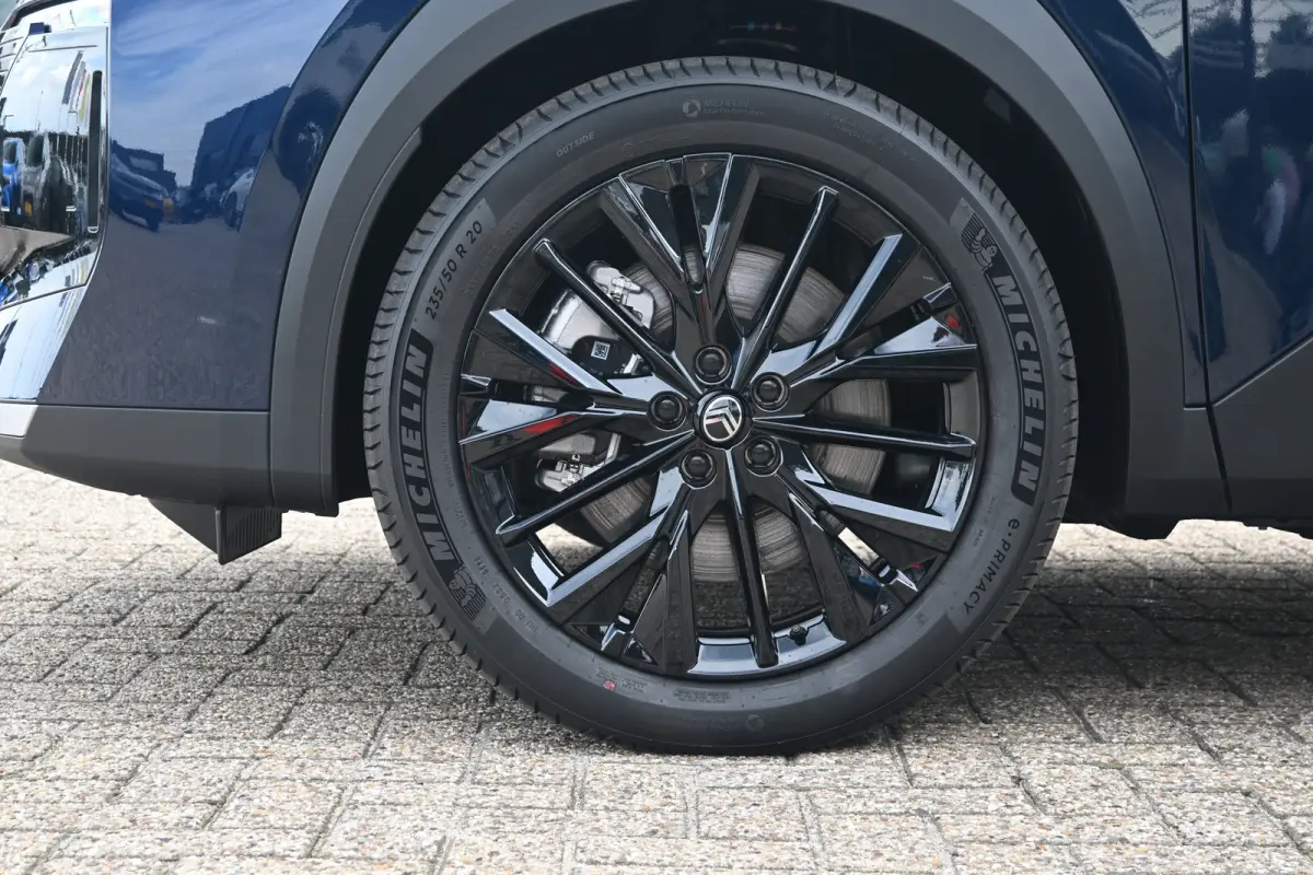 Max tot 8 Jaar Garantie ! | Achterbank in 40-20-40 configuratie neerklapbaar | Achterlichten LED | Adaptive cruisecontrol (Adaptive Cruise Control)