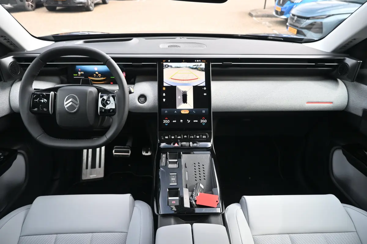 Max tot 8 Jaar Garantie ! | Achterbank in 40-20-40 configuratie neerklapbaar | Achterlichten LED | Adaptive cruisecontrol (Adaptive Cruise Control)