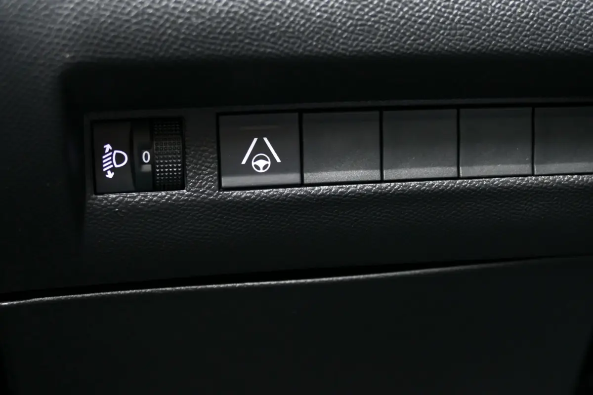 Allure / CAMERA V+A / KEYLESS/ FULL-LED / APPLE- ANDROID CARPLAY /17"LMV / DEAL / NAVI / CLIMA / PDC / BLUETOOTH / ADAPT. CRUISECONTROL / DIRECT LEVERBAAR / VOORRAAD !!