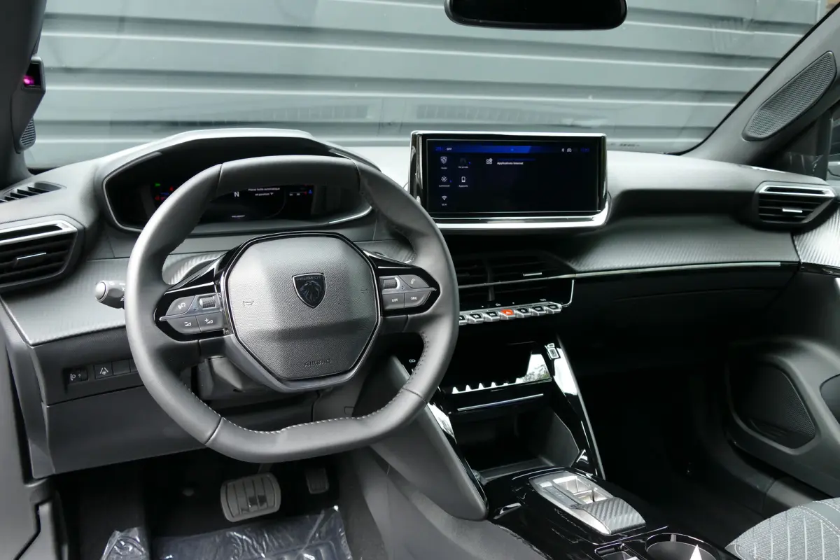 Allure / CAMERA V+A / KEYLESS/ FULL-LED / APPLE- ANDROID CARPLAY /17"LMV / DEAL / NAVI / CLIMA / PDC / BLUETOOTH / ADAPT. CRUISECONTROL / DIRECT LEVERBAAR / VOORRAAD !!
