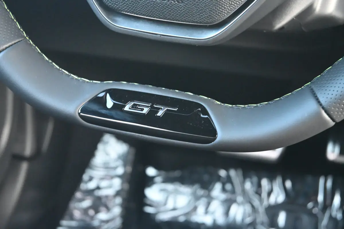 GT | Active Safety Brake met camera en radar (automatisch noodremsysteem) met Distance Alert (waarschuwing dreigende aanrijding) | Advanced Active Safety Brake met camera en radar | Climate 