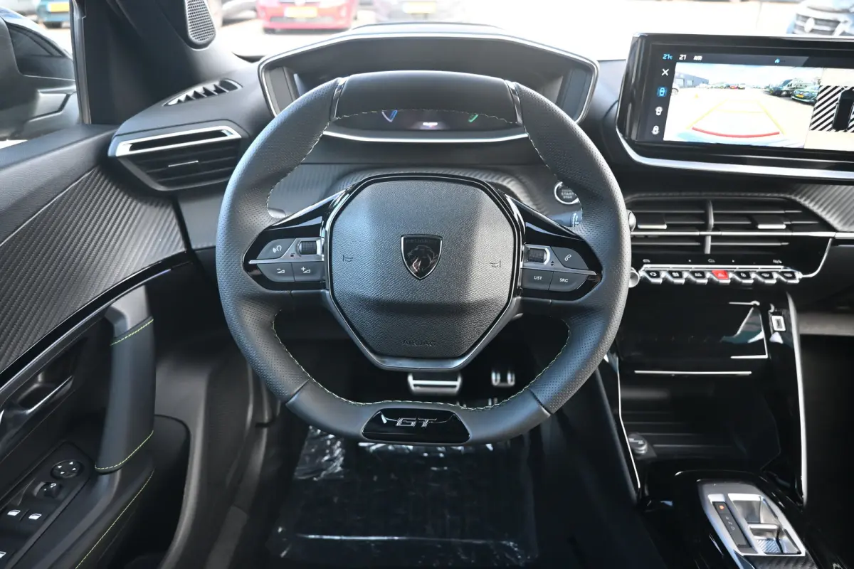 GT | Active Safety Brake met camera en radar (automatisch noodremsysteem) met Distance Alert (waarschuwing dreigende aanrijding) | Advanced Active Safety Brake met camera en radar | Climate 