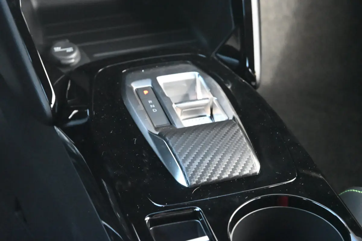 GT | Active Safety Brake met camera en radar (automatisch noodremsysteem) met Distance Alert (waarschuwing dreigende aanrijding) | Advanced Active Safety Brake met camera en radar | Climate 