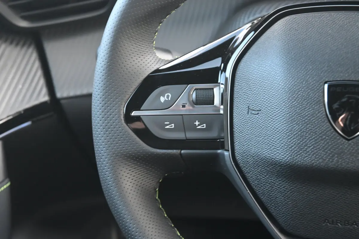 GT | Active Safety Brake met camera en radar (automatisch noodremsysteem) met Distance Alert (waarschuwing dreigende aanrijding) | Advanced Active Safety Brake met camera en radar | Climate 