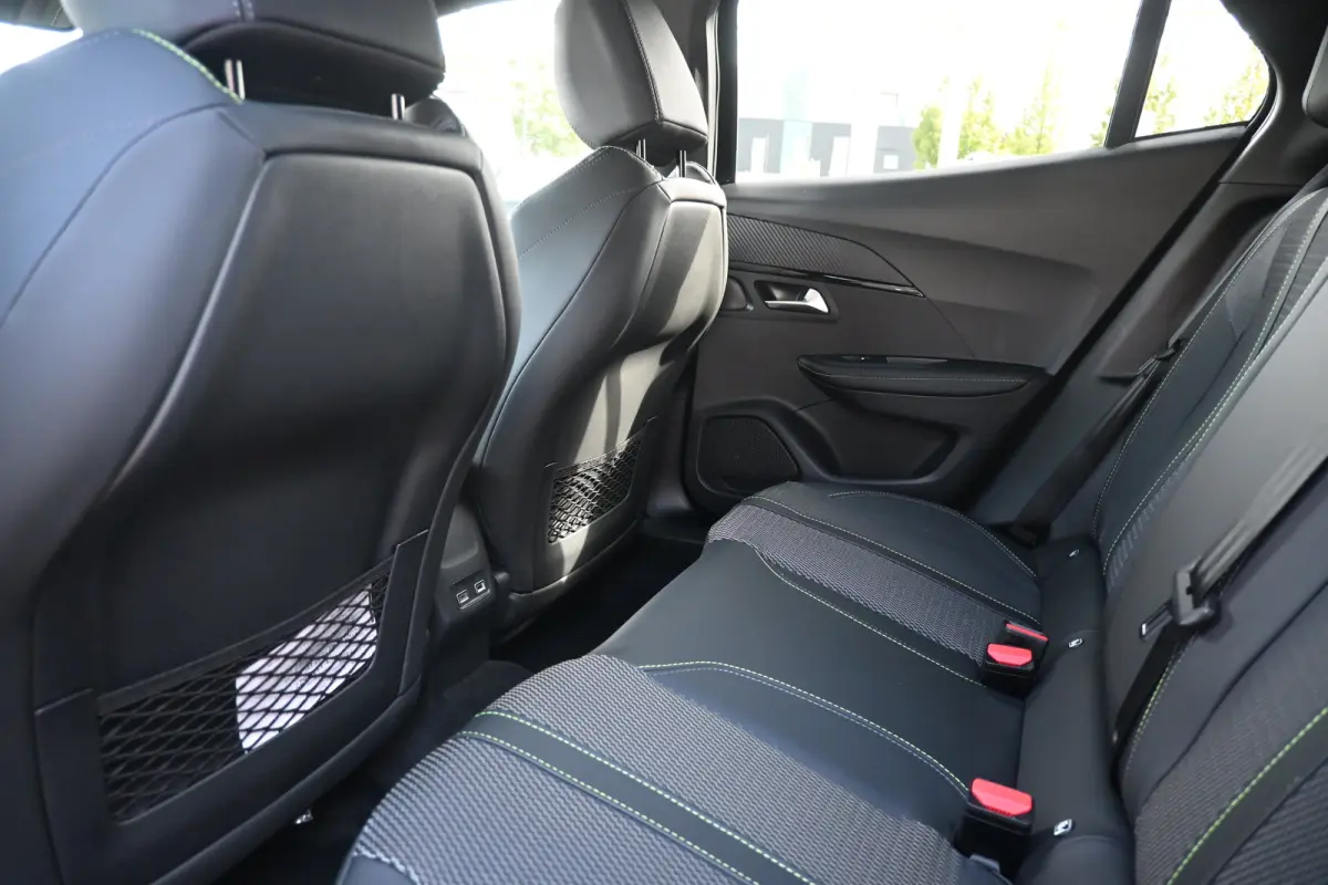 GT | Active Safety Brake met camera en radar (automatisch noodremsysteem) met Distance Alert (waarschuwing dreigende aanrijding) | Advanced Active Safety Brake met camera en radar | Climate 