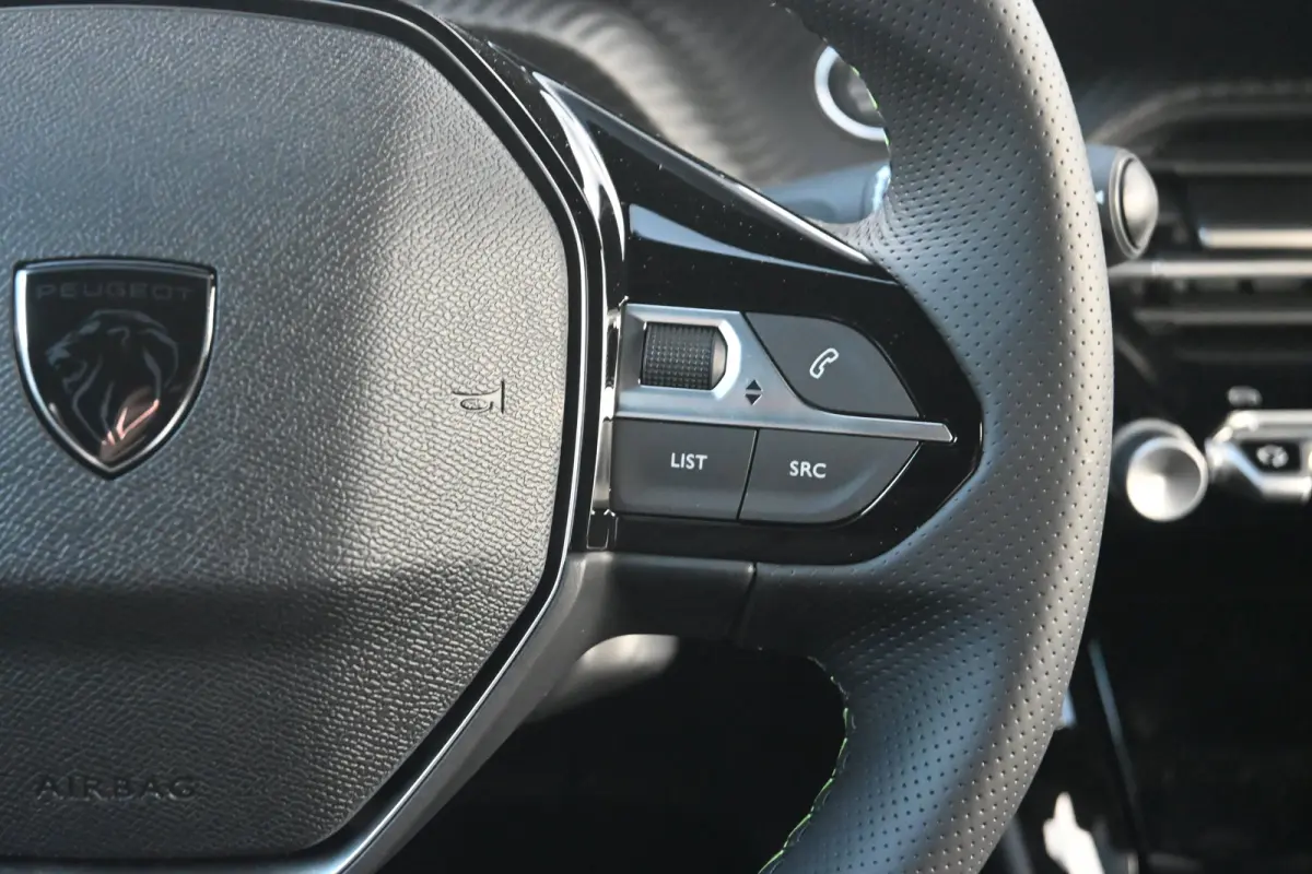 GT | Active Safety Brake met camera en radar (automatisch noodremsysteem) met Distance Alert (waarschuwing dreigende aanrijding) | Advanced Active Safety Brake met camera en radar | Climate 