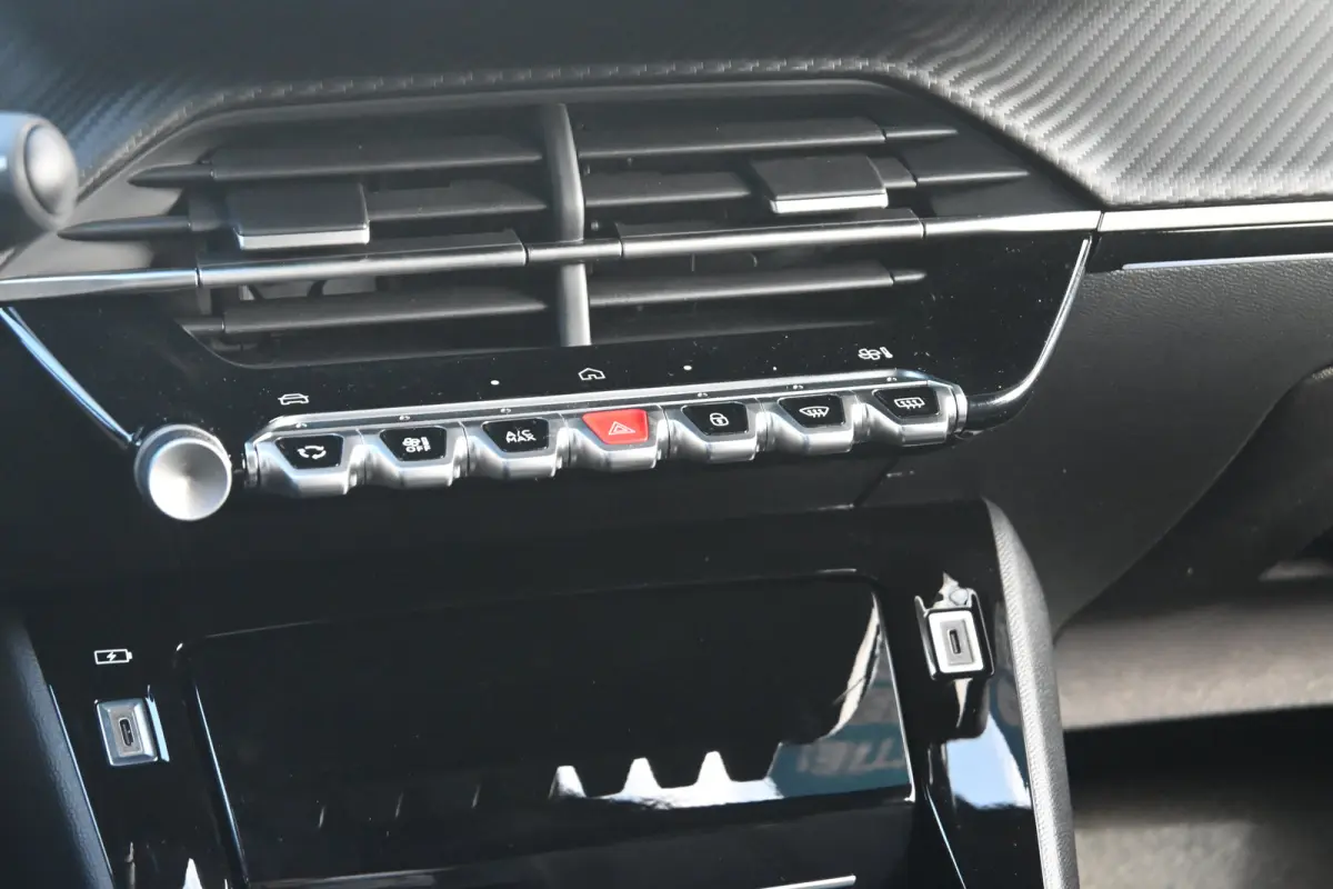 GT | Active Safety Brake met camera en radar (automatisch noodremsysteem) met Distance Alert (waarschuwing dreigende aanrijding) | Advanced Active Safety Brake met camera en radar | Climate 