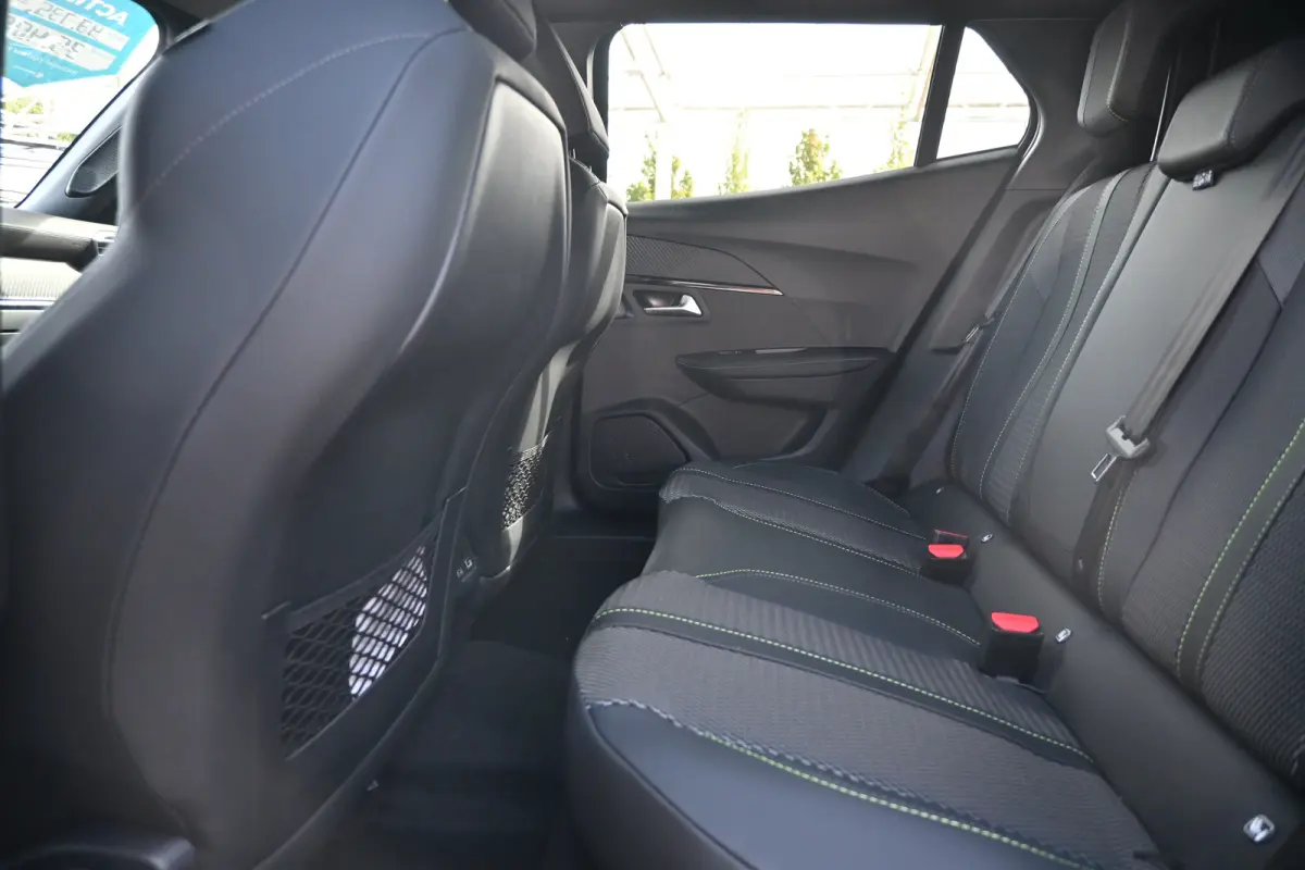 GT | Active Safety Brake met camera en radar (automatisch noodremsysteem) met Distance Alert (waarschuwing dreigende aanrijding) | Advanced Active Safety Brake met camera en radar | Climate 