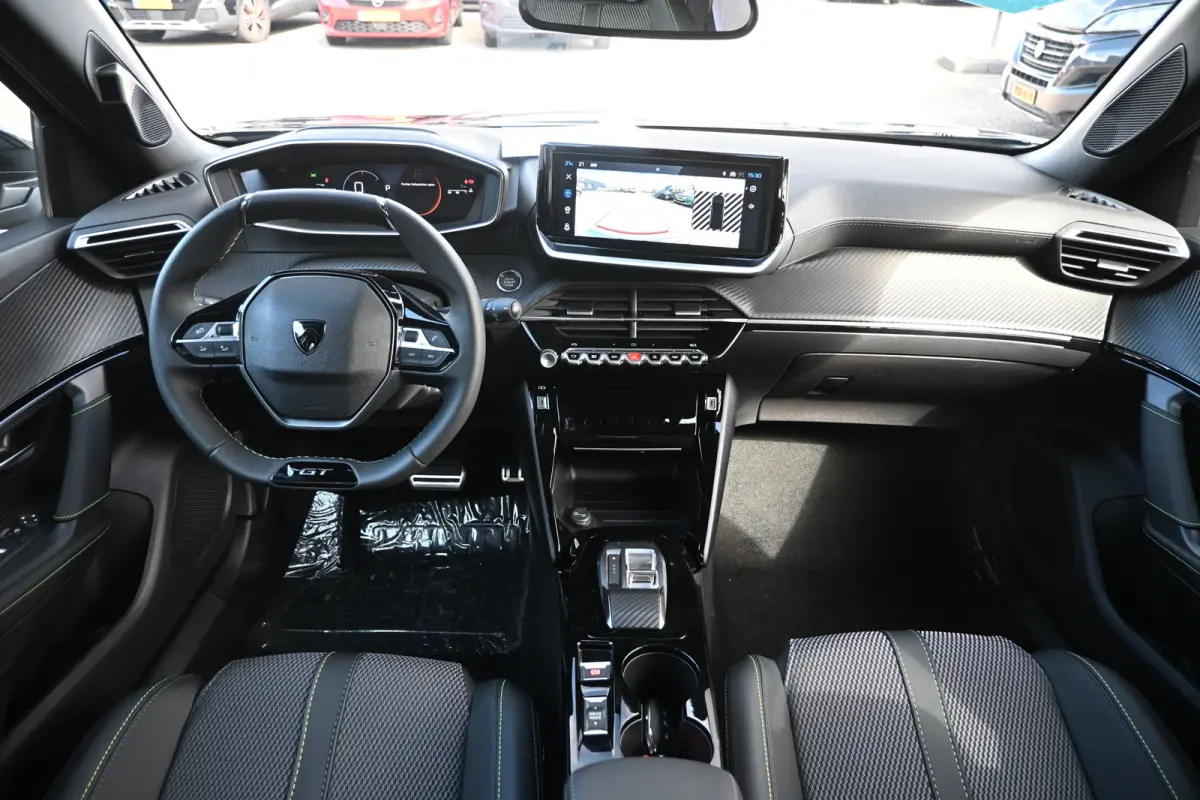 GT | Active Safety Brake met camera en radar (automatisch noodremsysteem) met Distance Alert (waarschuwing dreigende aanrijding) | Advanced Active Safety Brake met camera en radar | Climate 