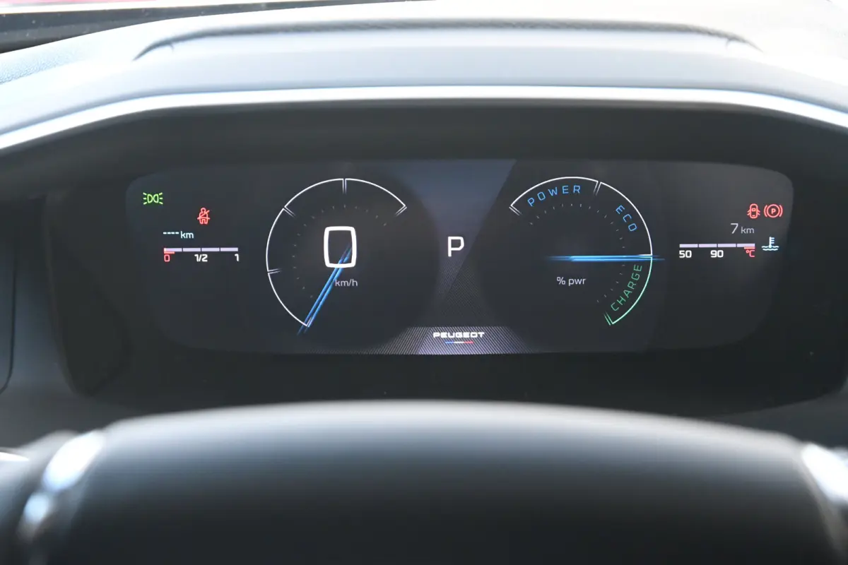 GT | Active Safety Brake met camera en radar (automatisch noodremsysteem) met Distance Alert (waarschuwing dreigende aanrijding) | Advanced Active Safety Brake met camera en radar | Climate 