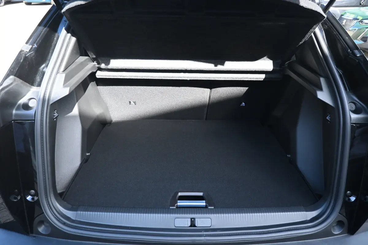 GT | Active Safety Brake met camera en radar (automatisch noodremsysteem) met Distance Alert (waarschuwing dreigende aanrijding) | Advanced Active Safety Brake met camera en radar | Climate 