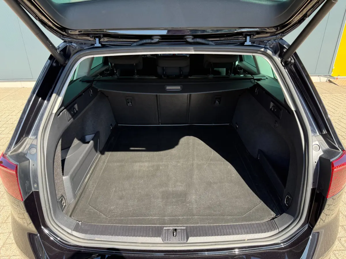1.4 TSI PHEV GTE * AUTOMAAT * Parkeercamera * Massage * Keyless *