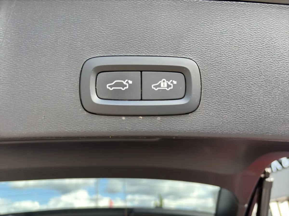 1.5 T4 Plug-in hybrid Core Bright | Camera | Apple / Android Carplay | Lane Assist | DAB |