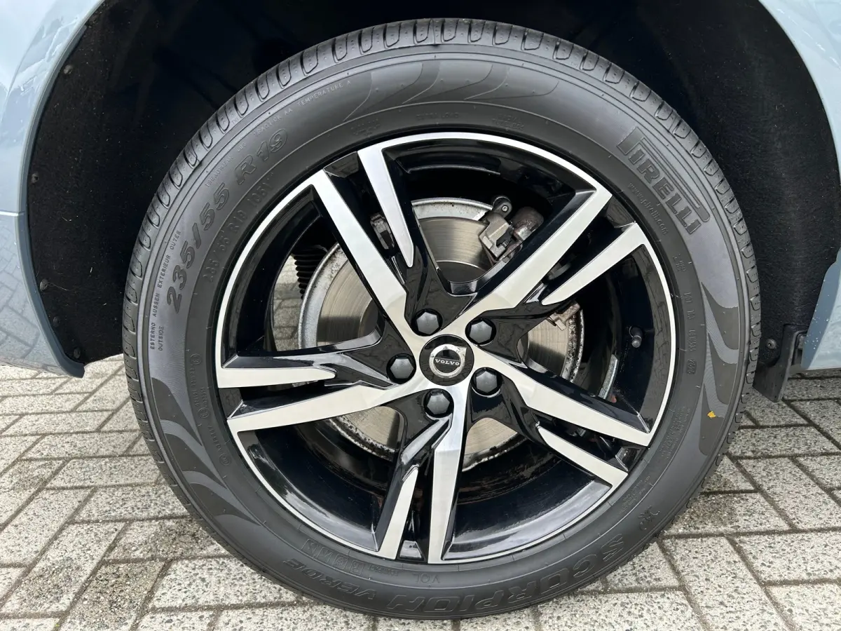 2.0 Recharge T6 AWD R-Design | Luchtvering | Google | Harman/Kardon | 360 Camera |