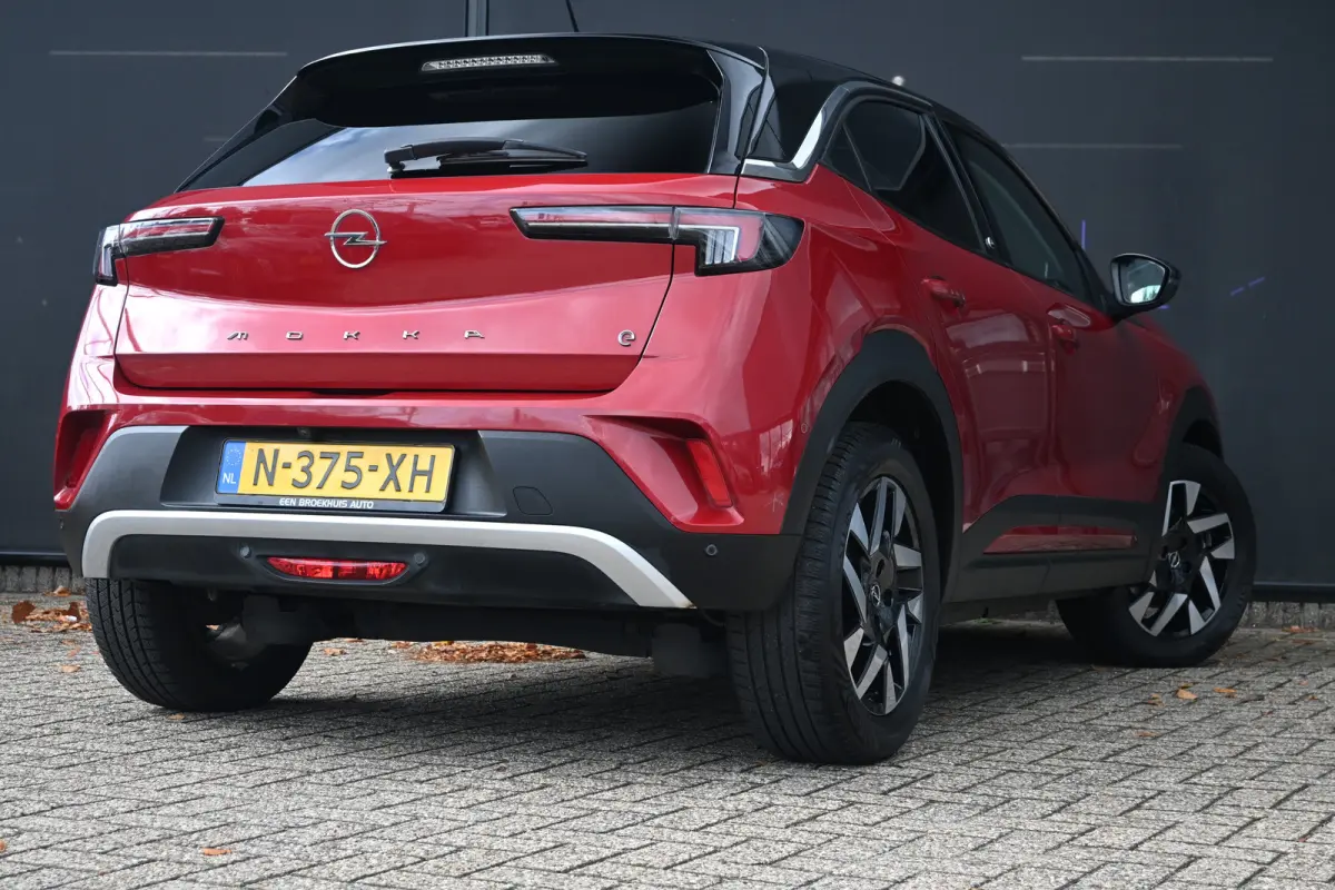Elegance 50 kWh 3-Fase | Keyless Entry | Stoel/Stuuverwarrming | Dodehoek detectie | Adaptive Cruise Control | Full Led | Navigatie Full | Stoelverwarming | Achteruitrijcamera |