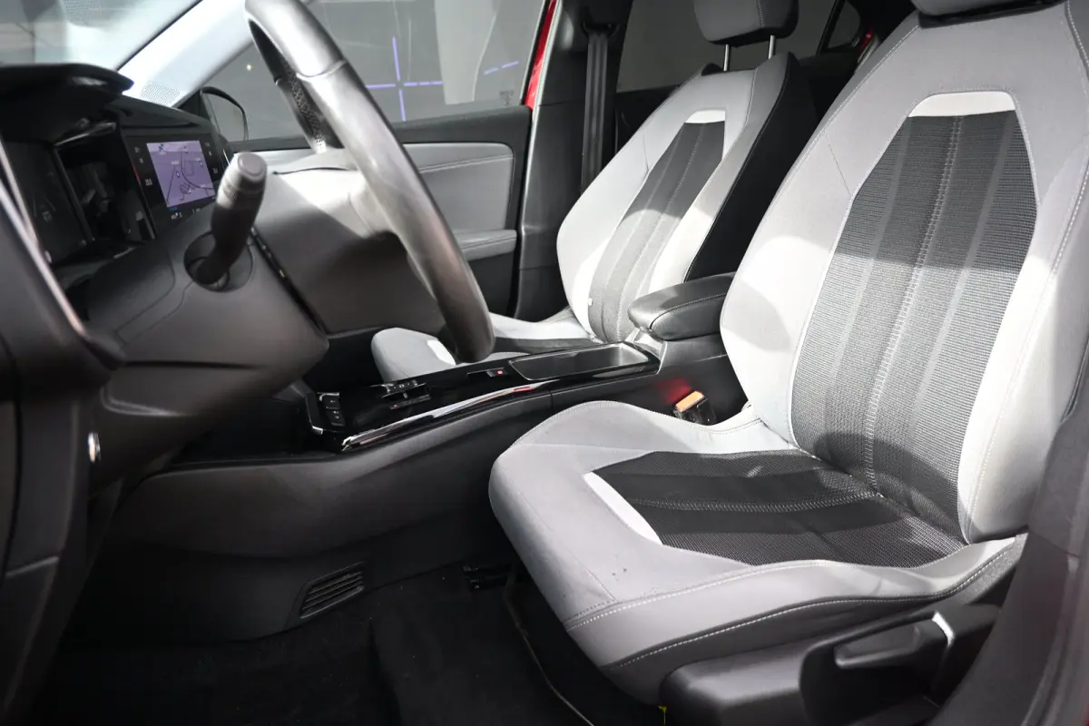 Elegance 50 kWh 3-Fase | Keyless Entry | Stoel/Stuuverwarrming | Dodehoek detectie | Adaptive Cruise Control | Full Led | Navigatie Full | Stoelverwarming | Achteruitrijcamera |