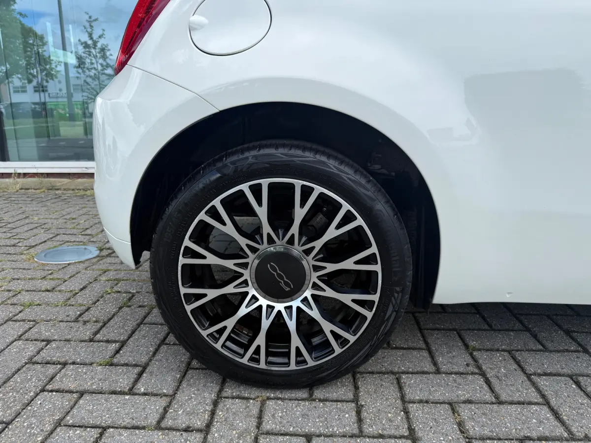 1.0 Hybrid Dolcevita - Navi - Climate - Panodak - Parkeerhhulp - Lage stand